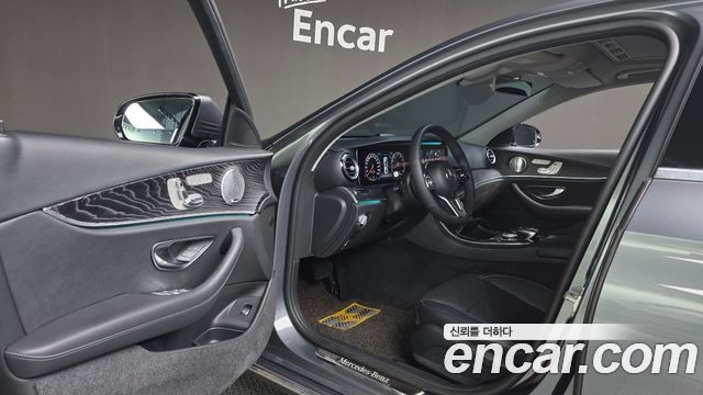 Mercedes-Benz E-Class 2019 — photo 13