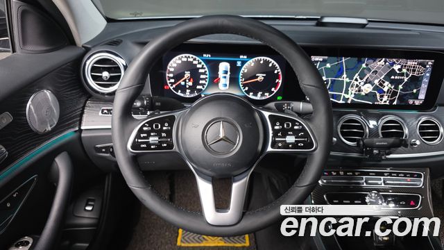 Mercedes-Benz E-Class 2019 — photo 18