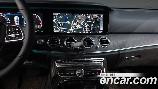 Mercedes-Benz E-Class 2019 — photo 19