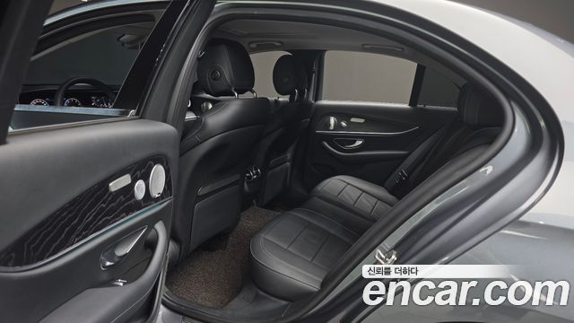 Mercedes-Benz E-Class 2019 — photo 21