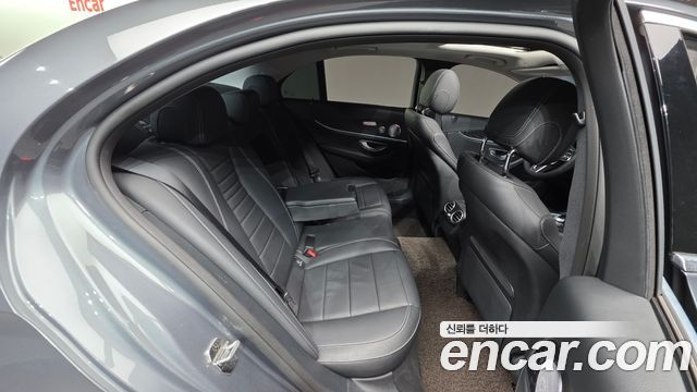 Mercedes-Benz E-Class 2019 — photo 23