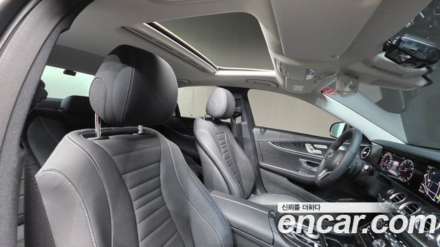 Mercedes-Benz E-Class 2019 — photo 26