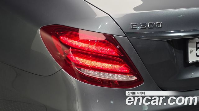 Mercedes-Benz E-Class 2019 — photo 9