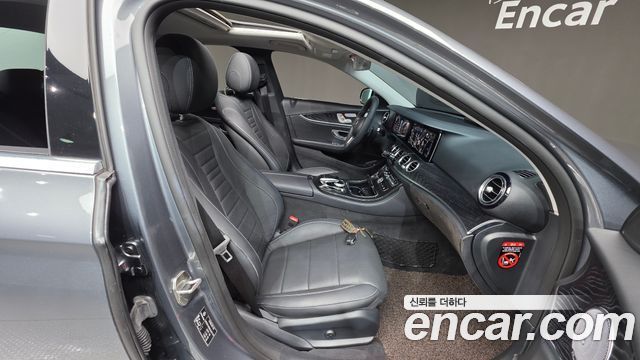Mercedes-Benz E-Class 2019 — photo 16