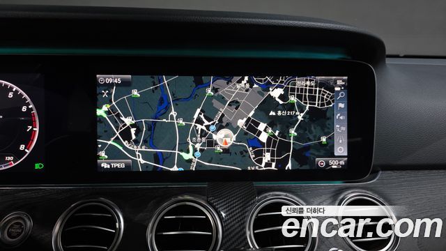 Mercedes-Benz E-Class 2019 — photo 30