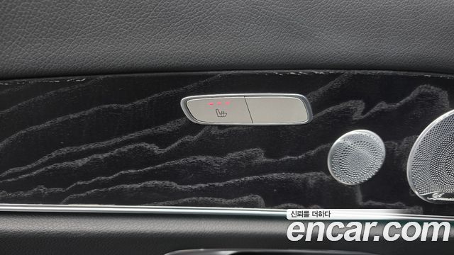 Mercedes-Benz E-Class 2019 — photo 32