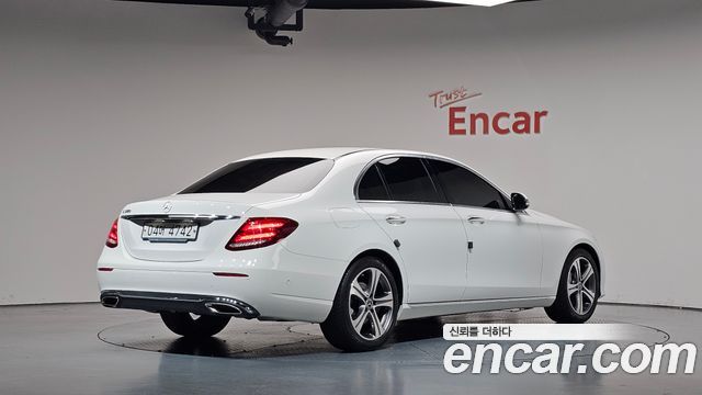 Mercedes-Benz E-Class 2019 — photo 2