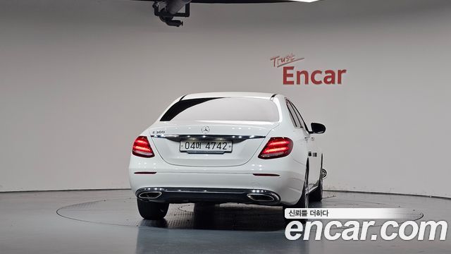 Mercedes-Benz E-Class 2019 — photo 4