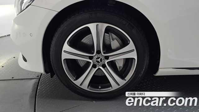 Mercedes-Benz E-Class 2019 — photo 5