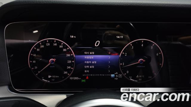 Mercedes-Benz E-Class 2019 — photo 11