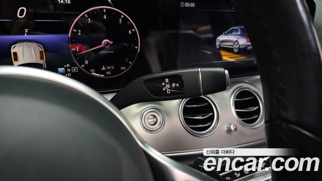 Mercedes-Benz E-Class 2019 — photo 12