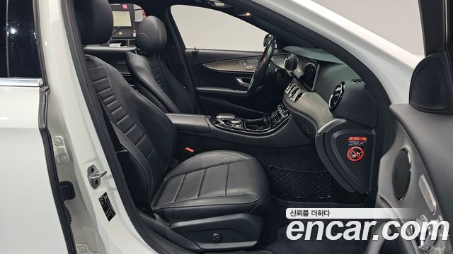 Mercedes-Benz E-Class 2019 — photo 18