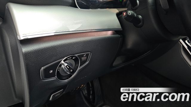 Mercedes-Benz E-Class 2019 — photo 22