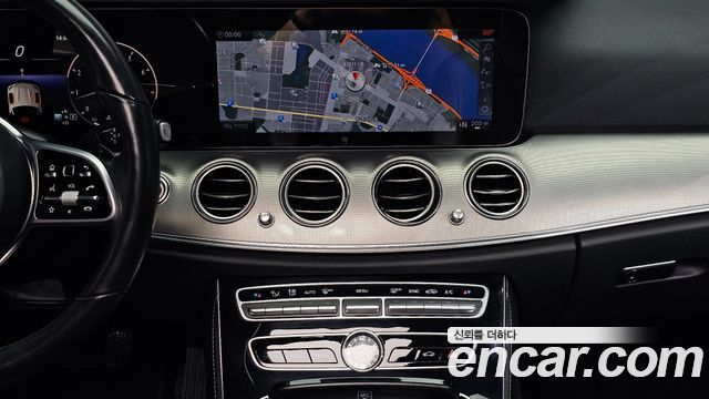 Mercedes-Benz E-Class 2019 — photo 24