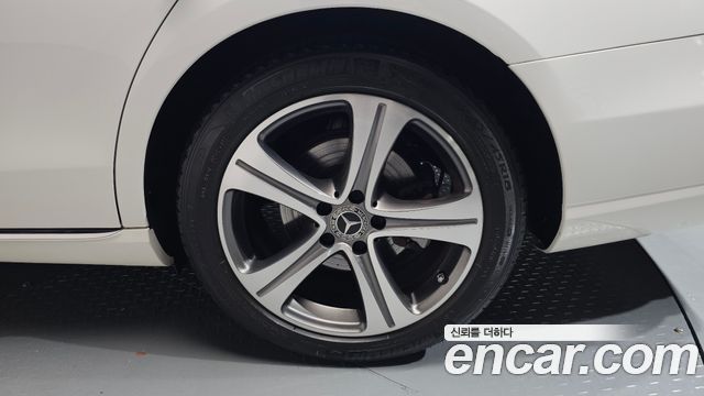 Mercedes-Benz E-Class 2019 — photo 7