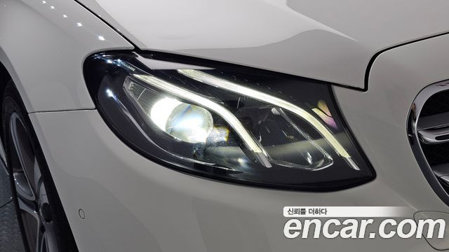 Mercedes-Benz E-Class 2019 — photo 8