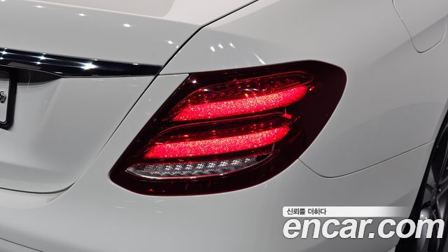 Mercedes-Benz E-Class 2019 — photo 9