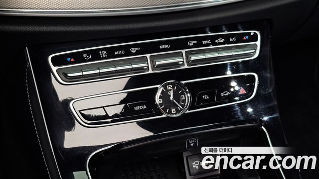 Mercedes-Benz E-Class 2019 — photo 28