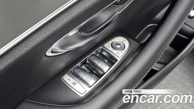 Mercedes-Benz E-Class 2019 — photo 32