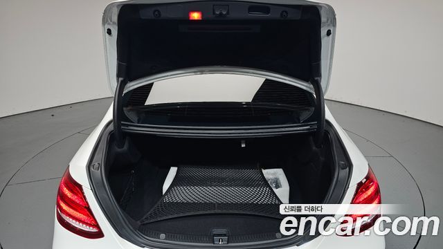 Mercedes-Benz E-Class 2019 — photo 35