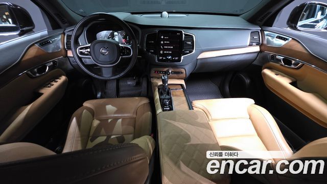Volvo XC90 2020 — photo 10