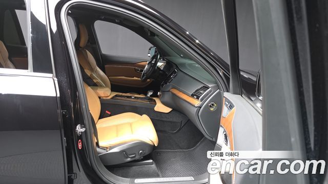 Volvo XC90 2020 — photo 17