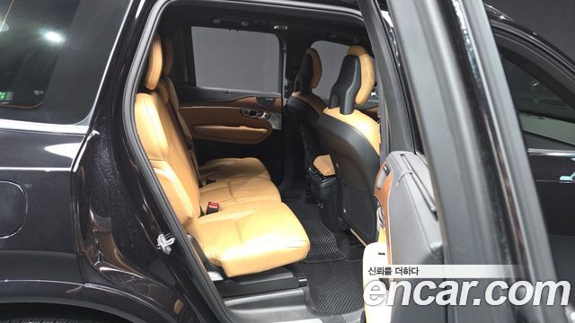 Volvo XC90 2020 — photo 18