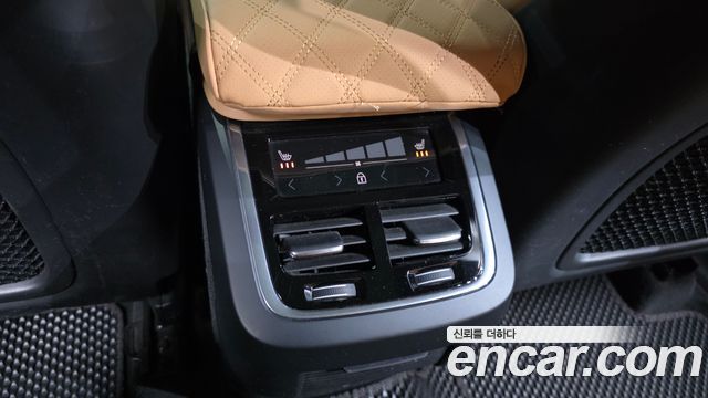 Volvo XC90 2020 — photo 24