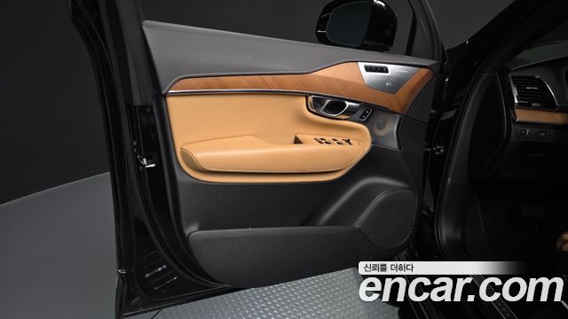 Volvo XC90 2020 — photo 14
