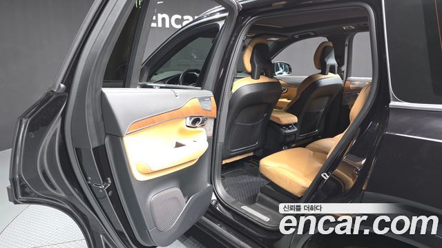 Volvo XC90 2020 — photo 16