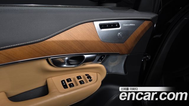 Volvo XC90 2020 — photo 31