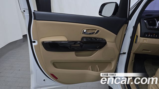 Kia Canival 2019 — photo 14