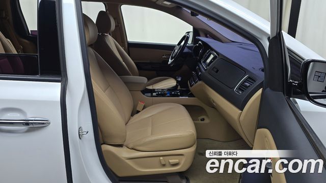 Kia Canival 2019 — photo 16