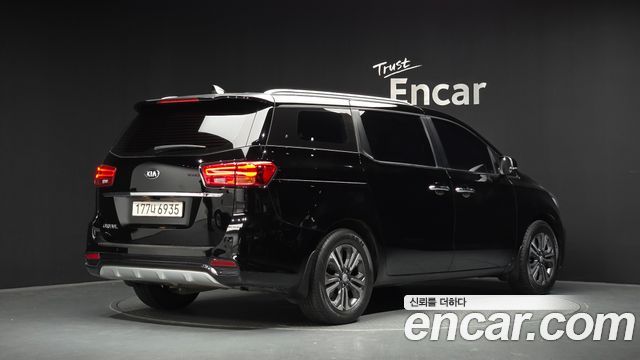 Kia Canival 2020 — photo 2