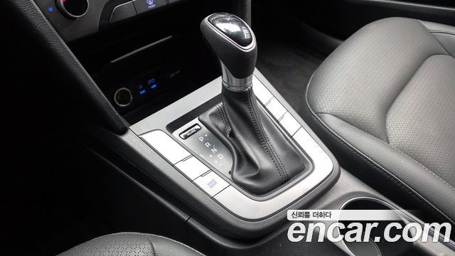 Hyundai AVANTE 2018 — photo 12