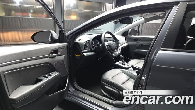 Hyundai AVANTE 2018 — photo 13