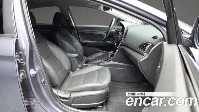 Hyundai AVANTE 2018 — photo 17