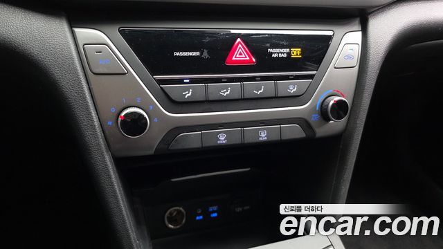 Hyundai AVANTE 2018 — photo 23
