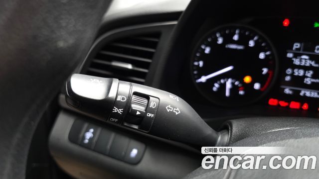 Hyundai AVANTE 2018 — photo 24