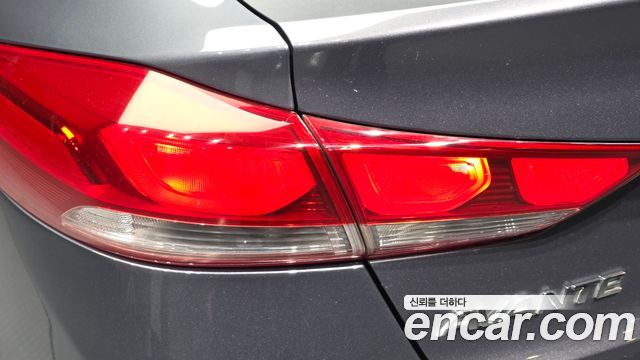 Hyundai AVANTE 2018 — photo 9