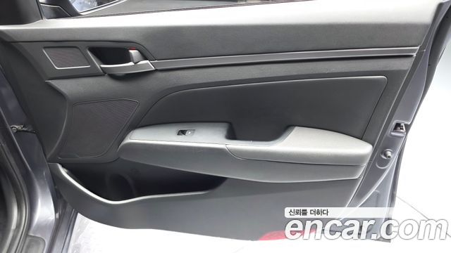 Hyundai AVANTE 2018 — photo 14