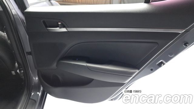 Hyundai AVANTE 2018 — photo 15