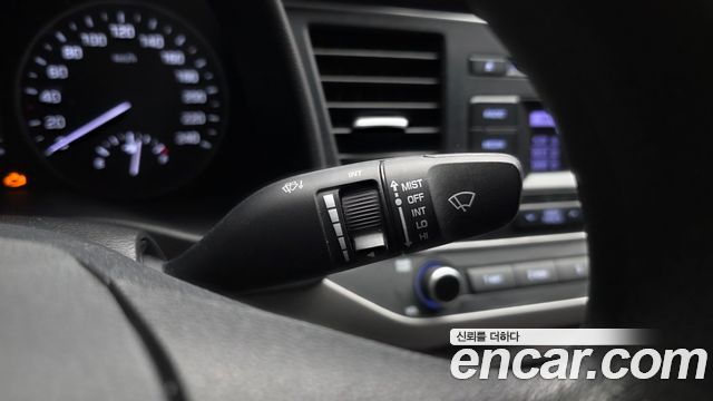 Hyundai AVANTE 2018 — photo 27