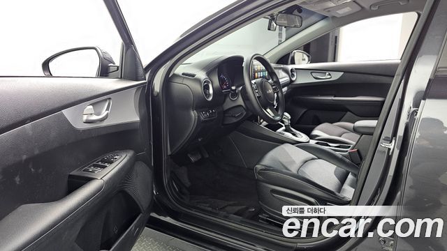 Kia K3 2023 — photo 13