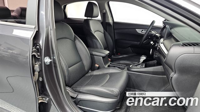 Kia K3 2023 — photo 17