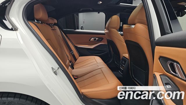BMW 3-Series 2023 — photo 17