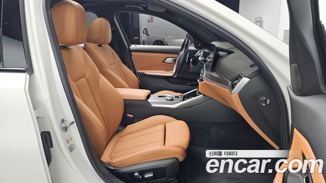 BMW 3-Series 2023 — photo 18