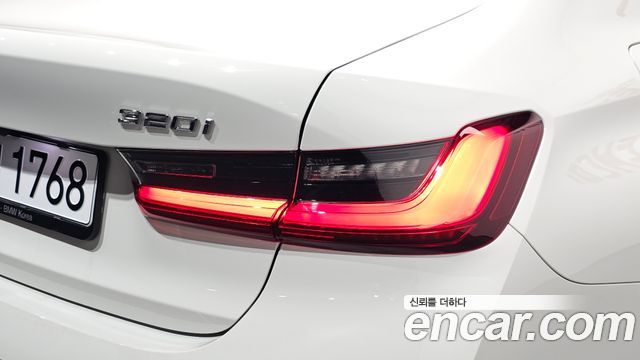 BMW 3-Series 2023 — photo 9