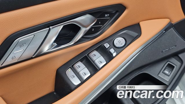 BMW 3-Series 2023 — photo 30