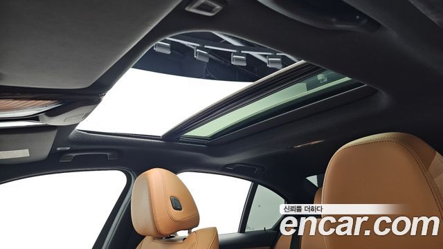 BMW 3-Series 2023 — photo 32